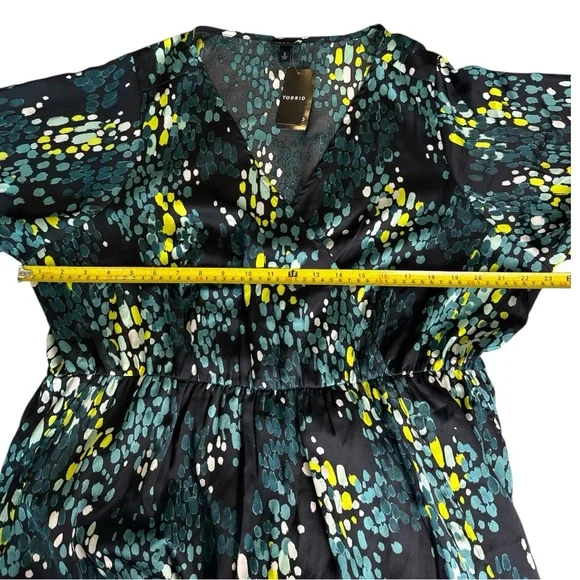 Torrid Women Midi Bubble Charm Flutter Sleeve Wrap Dotted Print Dress Sz 2X - Picture 3 of 9
